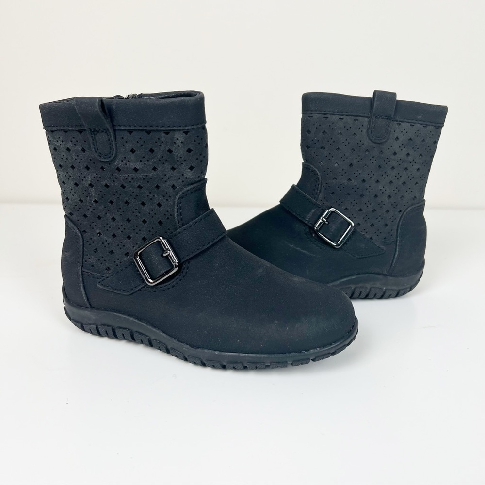 Cupcake Couture NWT Girls Gray Emily Perforated Leather Zip Boot Size 2